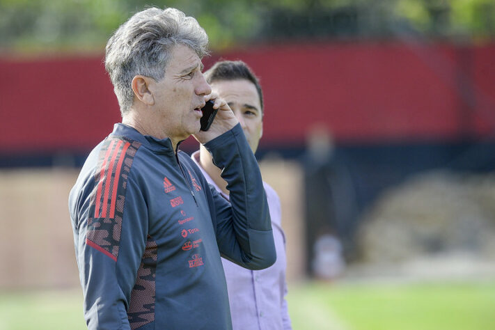 Fora da viagem para o Rio Grande do Norte, Renato comandou o treino desta sexta no CT.