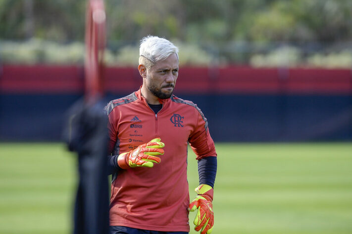 Diego Alves participou do treino e voltará ao time titular contra o Inter, no domingo.