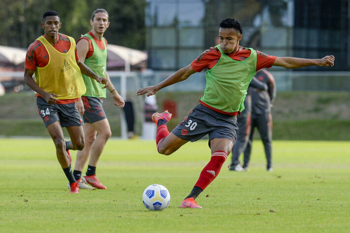 Após entrar no segundo tempo contra o ABC, Lázaro esteve presente na atividade.