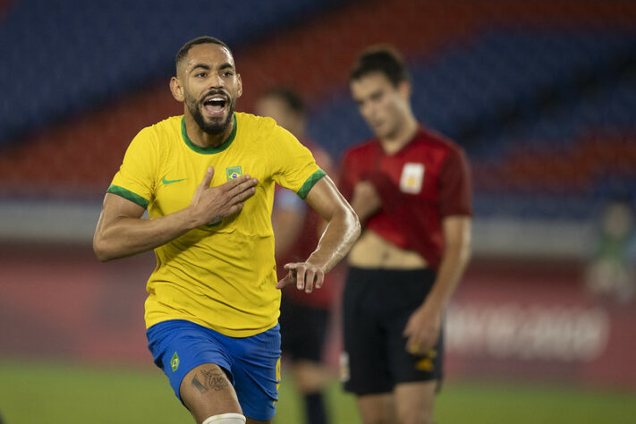 O Brasil conquistou a medalha de ouro no futebol masculino dos Jogos Olímpicos de Tóquio após bater a Espanha na grande final, nesse sábado, pelo placar de 2 a 1. Entre os campeões, o atacante Richarlison figura como o jogador mais valioso. Com base nos dados do site Transfermarkt, veja o valor de mercado dos jogadores da Seleção Olímpica, em ordem crescente!