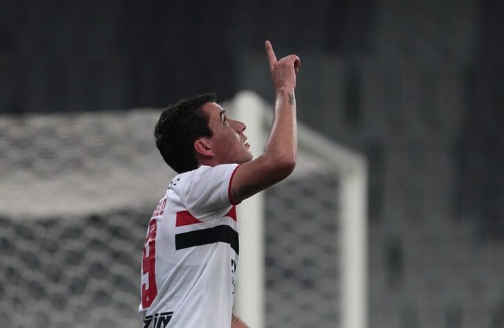 ESQUENTOU - O atacante Pablo pode não jogar mais pelo São Paulo nesta temporada. Isso porque, segundo o jornalista Alexandre Praetzel, caso o camisa nove são-paulino entre em campo mais uma vez na temporada, o Tricolor terá que pagar cerca de 300 mil euros (R$ 1,9 milhão). Com contrato até o final de 2022, Pablo pode não permanecer mais no Tricolor após o fim desta temporada. O atacante tem o futuro indefinido no clube, onde nunca conseguiu repetir o bom desempenho que teve no Furacão e é alvo constante de críticas da torcida.