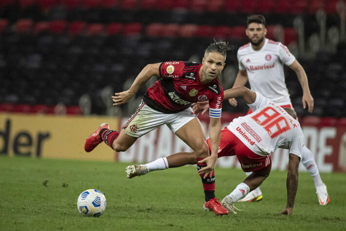 Internacional - SOBE: Grande atuação de Yuri Alberto, autor de hat-trick, e Daniel, que fez, pelo menos, três defesas importantes. | DESCE: Entre os poucos destaques negativos, Paulo Victor sofreu com as investidas de Isla pelo lado esquerdo da defesa colorada.