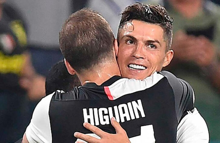 Cristiano Ronaldo e Higuaín: jogaram juntos no Real Madrid e na Juventus.