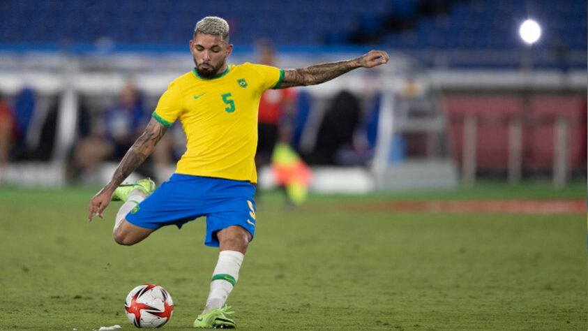 DOUGLAS LUIZ - Presente na Copa América, teve atuação segura no decorrer dos Jogos Olímpicos. Tende a ganhar mais espaço, embora lide com a concorrência de Casemiro.