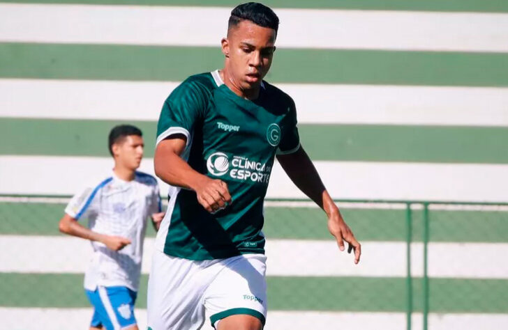 ESQUENTOU - O volante Breno tem propostas para deixar o Goiás e não deve permanecer na equipe para a próxima temporada. O jogador, de 21 anos, é revelado pelas categorias de base do Esmeraldino e tem contrato até o fim de 2021. O LANCE! apurou que dois clubes estão interessados no jogador: um do Oriente Médio e outro da Espanha.