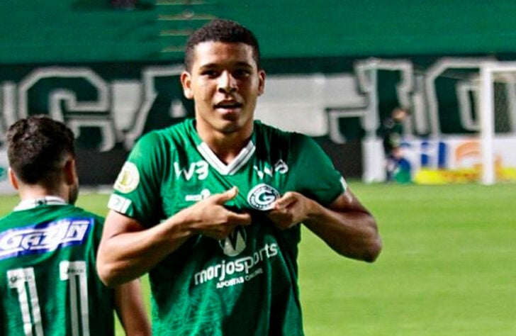 FECHADO! - O Botafogo, enfim, anunciou seu primeiro reforço para 2022. Trata-se do atacante Vinícius Lopes, ex-Goiás. O clube confirmou nesta quinta-feira por meio de postagens nas redes sociais. Ele assina por três anos.