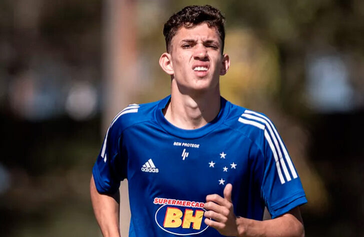 25º - Stênio - Time: Cruzeiro - Posição: Ponta Direita - Idade: 18 anos - Valor segundo o Transfermarkt: 1 milhão de euros (aproximadamente R$ 6,18 milhões)