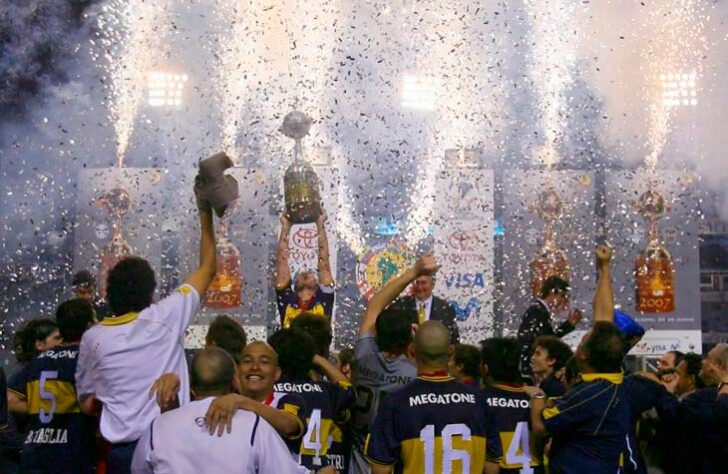 Boca Juniors (ARG): 6 títulos - 1977, 1978, 2000, 2001, 2003 e 2007 (foto)