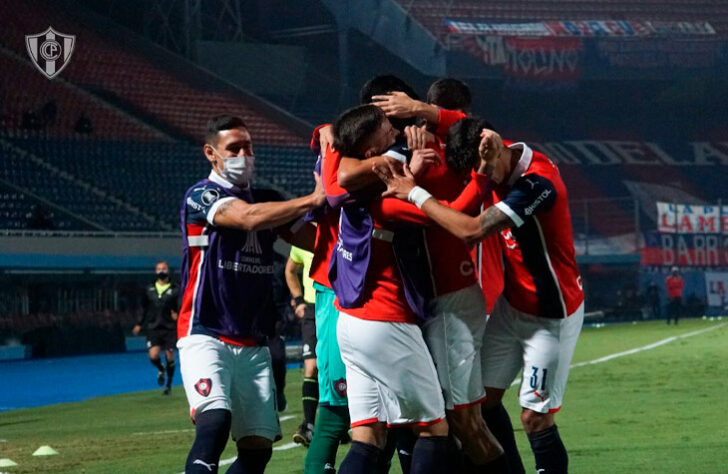 6 - Cerro Porteño (PAR) | Empatado com o Palmeiras, o Cerro Porteño soma 116 vitórias em 317 jogos, 110 partidas a mais que o Verdão. A equipe paraguaia nunca foi campeã do torneio e sua última vitória foi contra o América de Cali (COL) por 1a 0, em jogo válido pela fase de grupos da última edição da Libertadores.