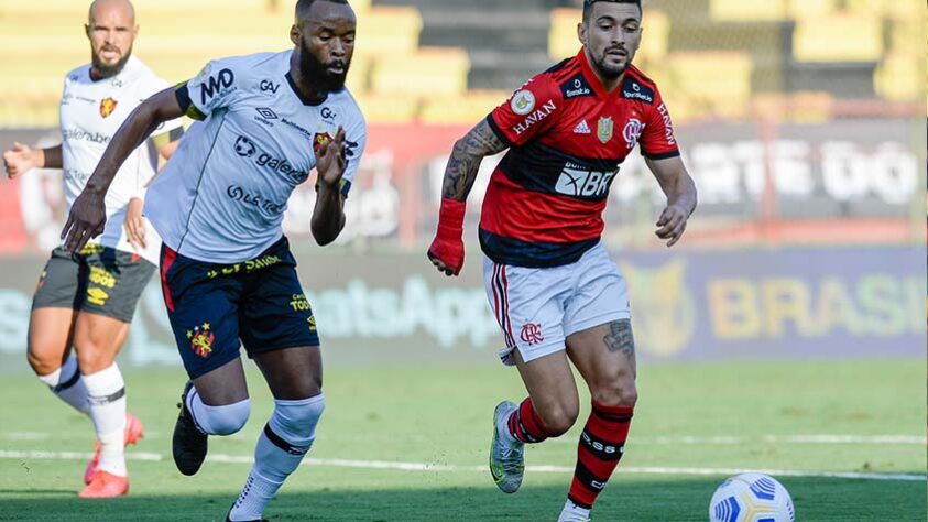 No Estádio Raulino de Oliveira, o Flamengo derrotou o Sport por 2 a 0 com gols de Bruno Henrique e Everton Ribeiro em um vitória tranquila. Com o resultado, o Rubro-Negro chegou aos 27 pontos e ocupa a quinta colocação do Brasileirão com dois jogos a menos. Confira as notas dos jogadores do Flamengo (Por Felipe Melo - felipeeduardo@lancenet.com.br).