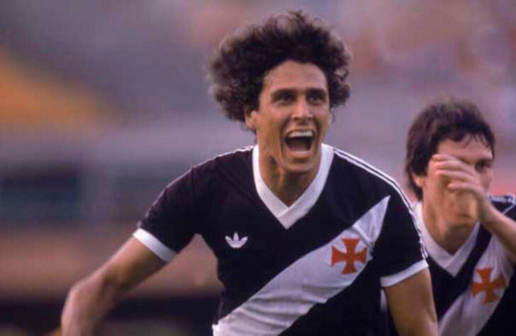 8º Roberto Dinamite - 476 gols em ligas nacionais disputadas entre 1971 e 1992. Carioca (284), Brasil (190) e Espanha (2).