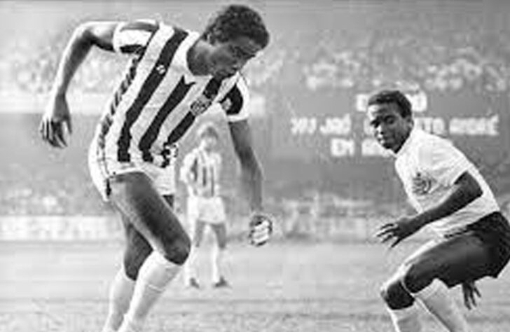 7 - Serginho Chulapa (1974 - 1990): 127 gols e 184 jogos.