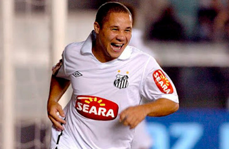 Madson se destacou principalmente no Santos, entre 2009 e 2011, e teve passagens por Al-Khor (Catar), Volta Redonda, Vasco, Duque de Caxias, América (RN), Athletico-PR e São Caetano.