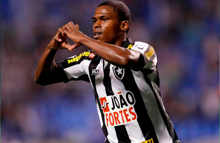 Maicosuel teve passagens por diversos clubes, como Cruzeiro, Palmeiras, Botafogo, Udinese, Hoffenheim, Atlético Mineiro e Grêmio. O último que o contratou foi o São Paulo, porém o atleta não agradou, sofreu com lesões e terminou o contrato emprestado ao Paraná.
