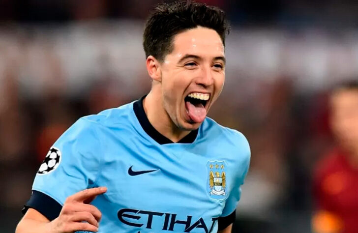 Samir Nasri - Meia - 34 anos - Aposentou em maio de 2021 - Principais clubes: Olympique de Marselha, Arsenal e Manchester City