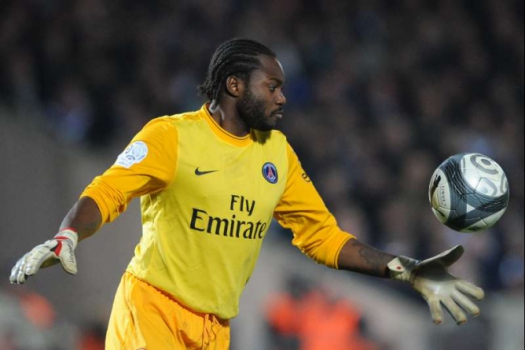 O goleiro Apoula Edel foi outra chegada ao clube francês em 2007/08, mas não teve muitas oportunidades como titular.