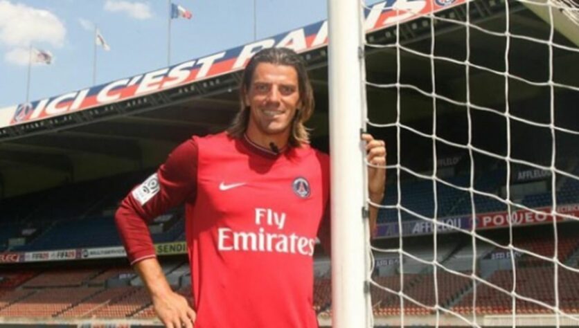 Goleiro: Grégory Coupet (francês) - 38 anos na época - camisa 1 - atualmente aposentado como jogador