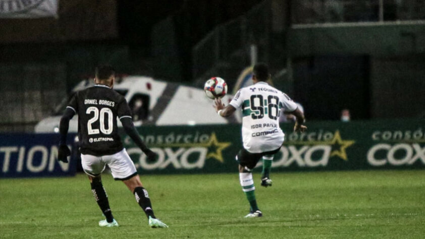 CORITIBA - SOBE - ROBINHO foi o melhor em campo pelo lado do Coritiba. Acertou bons passes, se movimentou bem e recuperou bolas. DESCE - O sistema defensivo da equipe foi bem abaixo. Não conseguiu parar as jogadas do Botafogo sem cometer faltas e, por isso, saiu de campo com 4 jogadores amarelados.