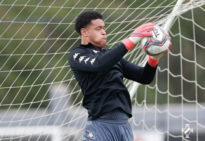 Lucão (goleiro) - 20 partidas pelo Vasco;.