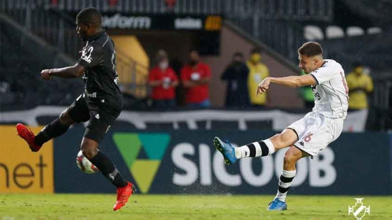 Caio Lopes (volante) - 16 partidas pelo Vasco.