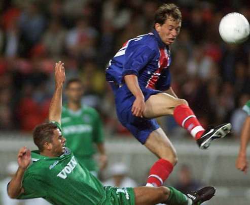 O ex-atacante Adailton defendeu o PSG entre 1997 e 1998, mas apesar da rápida passagem ganhou três títulos: Supercopa da França, Copa da Liga Francesa e Copa da França.