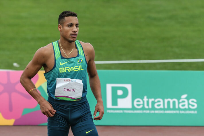 Atletismo: às 21h, Almir Júnior (foto), Mateus Sá e Alexsandro Melo participam das eliminatórias do salto triplo. 