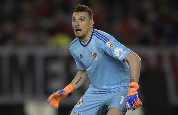 Franco Armani - 34 anos - River Plate - Goleiro: ídolo do River e titular na Copa do Mundo de 2018.