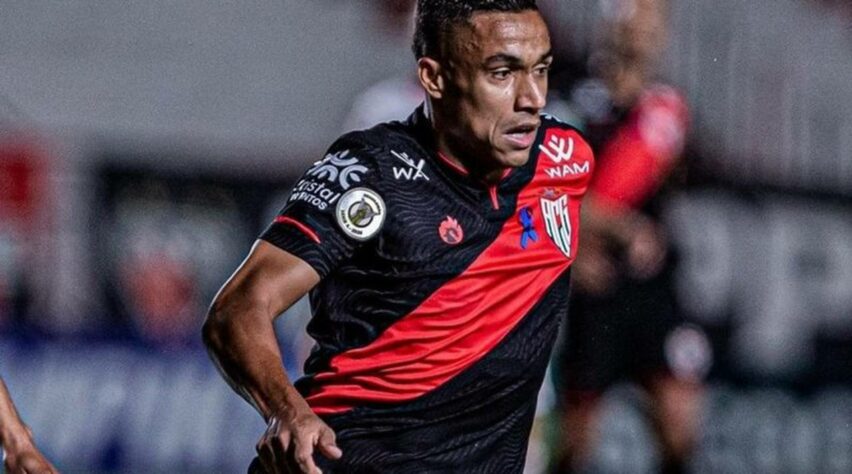 ARNALDO - Atlético-GO (C$ 8,11) - Jogando como meia, teve duas boas pontuações (8.90 e 9.50) nas ultimas partidas em que atuou. Em casa contra a Chapecoense, que costuma consagrar marcadores que atuam no lado direito, pode ser um bom diferencial para a sua equipe.