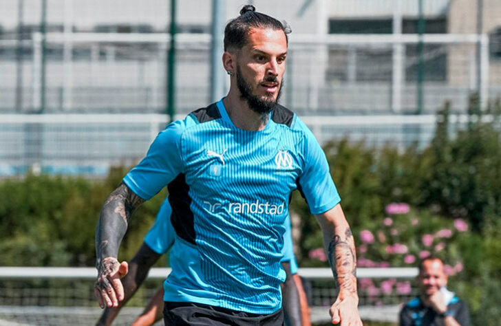 NEGOCIANDO - Benedetto negocia uma volta ao Boca Juniors. Recentemente, ele manifestou a vontade de retornar a La Bombonera e a diretoria correspondeu ao pedido. Agora, o jogador tenta a liberação do Olympique de Marseille.