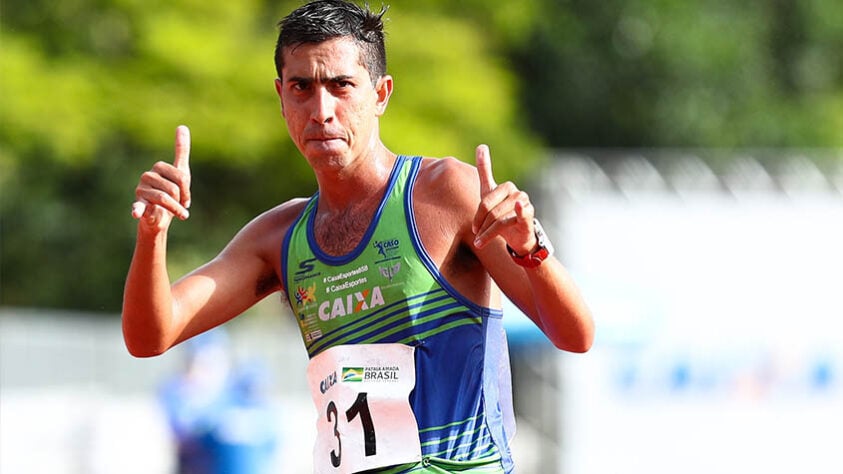 Caio Bonfim (foto), Lucas Mazzo e Matheus Correa participam da marcha de 20 km, a partir das 4h30.  São 57 competidores e já vale medalha. 