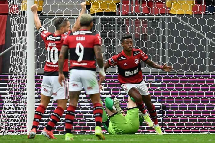Deu a lógica: o Flamengo confirmou o favoritismo e goleou Olimpia por 5 a 1 nesta quarta, no Mané Garrincha, e garantiu vaga nas semifinais da Libertadores. Confira as notas do jogo! (Por Matheus Dantas - matheusdantas@lancenet.com.br)
