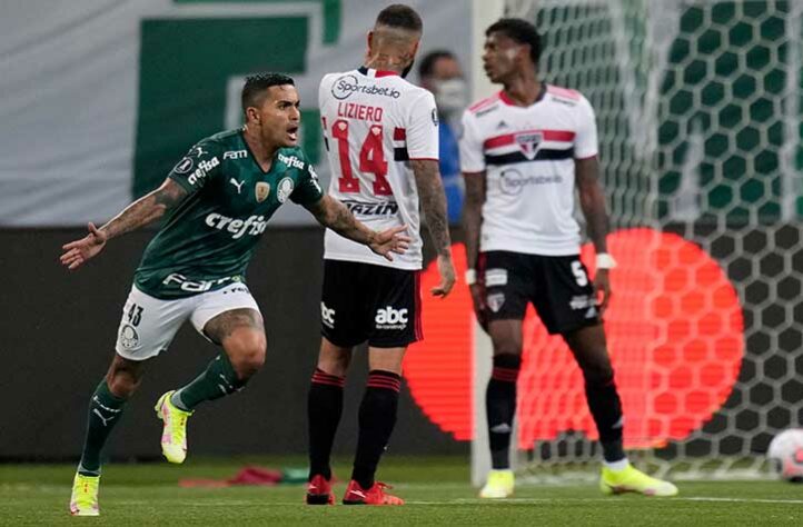 O Palmeiras superou o São Paulo nas quartas de final da Copa Libertadores 2021 pelo placar agregado de 4 a 1. Com a classificação, o Verdão se tornou semifinalista do torneio continental pela nona vez. Relembre todas as oito semifinais disputadas pelo Palmeiras na Libertadores. Confira!