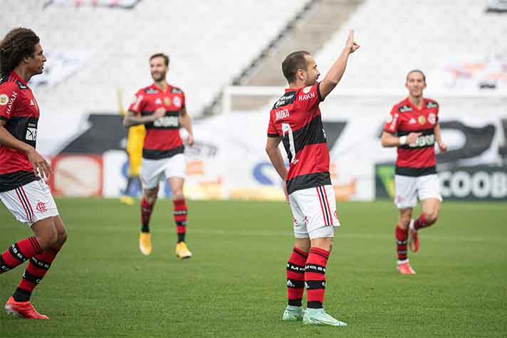 O Flamengo dominou o Corinthians de forma acachapante, mesmo com o duelo realizado na Neo Química Arena. Pela 14ª rodada do Brasileiro, a vitória rubro-negra foi por 3 a 0, com gols de Everton Ribeiro, Gustavo Henrique e Bruno Henrique. Veja as notas! (Por Lazlo Dalfovo / lazlodalfovo@lancenet.com.br)