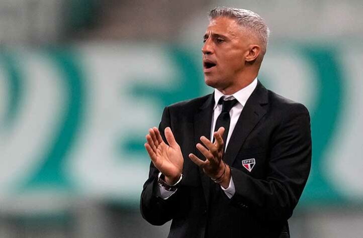 "Está desempregado e o Corinthians não precisará arcar com qualquer tipo de multa. Fez bom trabalho tirando o São Paulo da fila da títulos, é estrangeiro, tem boa metodologia de trabalho e já conhece o futebol brasileiro."