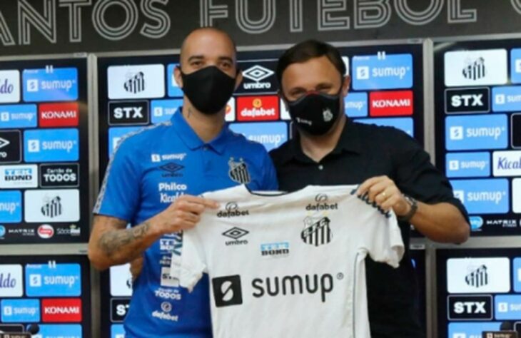 7º colocado: Santos - Contratou Jandrei, Wagner Leonardo, Emiliano Velásquez, Augusto Galván, Matías Lacava Diego Tardelli e Léo Baptistão, mas perdeu Luan Peres, Alison, Lucas Lourenço e Kaio Jorge. Saldo positivo na janela.