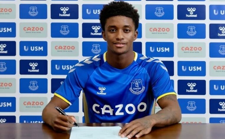 27° colocado - Everton - 67 jogadores contratados - Última aquisição: Demarai Gray (2 milhões de euros).