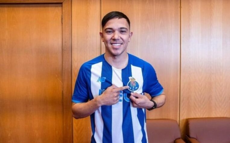 Atacante: Pepê (Porto) - passou por seleções de base, se destacou muito no Grêmio e está começando sua carreira na Europa.