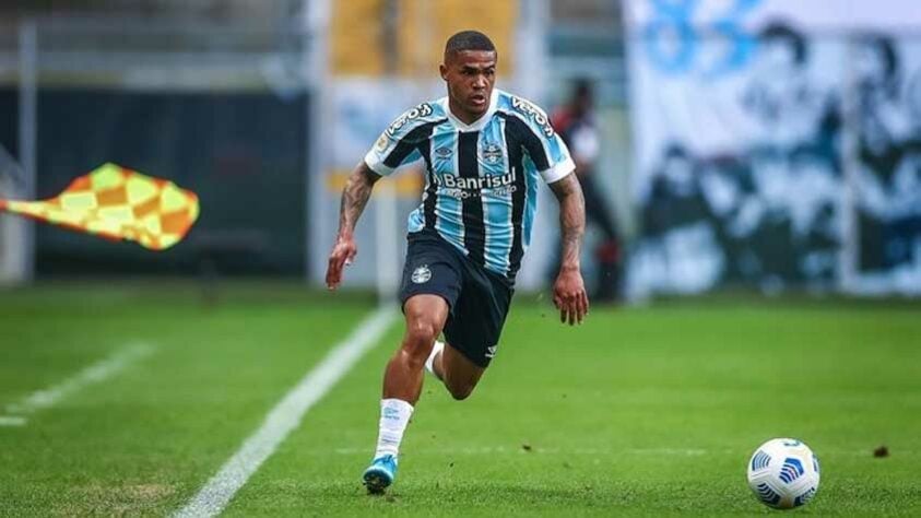 Douglas Costa - Clube: Grêmio - Disputou a Copa do Mundo de 2018 pelo Brasil