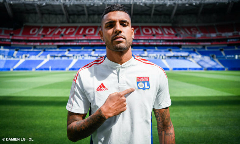 NEGOCIANDO - Thomas Tuchel deseja o retorno imediato do lateral-esquerdo Emerson Palmieri ao elenco do Chelsea, após a lesão dos jogadores disponíveis para o setor, porém o Lyon espera seguir com o ítalo-brasileiro emprestado até o final da temporada, segundo Fabrizio Romano.