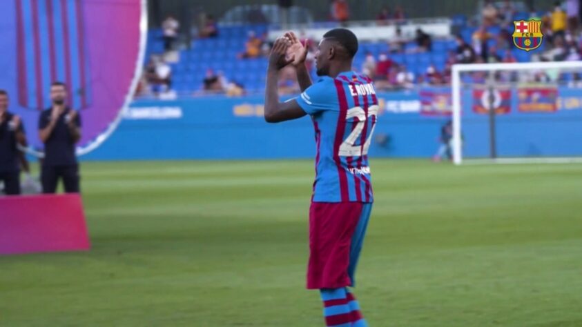 ESQUENTOU - Em mais uma polêmica com o Barça, o lateral Emerson Royal, contratado pelo Tottenham, declarou, em entrevista à ESPN, que tomou um susto ao descobrir que o clube espanhol iria negociá-lo logo após sua apresentação: "De repente eu tomo um susto, que o Barcelona não conta comigo. Só que eu deixei bem claro quando eu conversei com os diretores. Eu falei 'não quero estar num lugar onde eu não seja feliz e onde eu não seja desejado. Eu quero ir para um lugar onde as pessoas querem que eu esteja'. E eu vi esse desejo do Tottenham", disse o brasileiro à repórter Natalie Gedra.