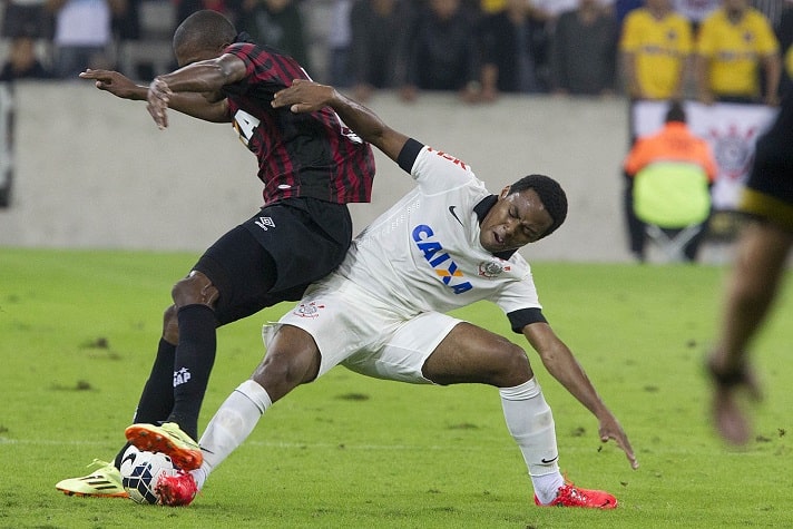 Elias - 14/5/2014 - Athletico-PR 1 x 2 Corinthians - Campeonato Brasileiro.