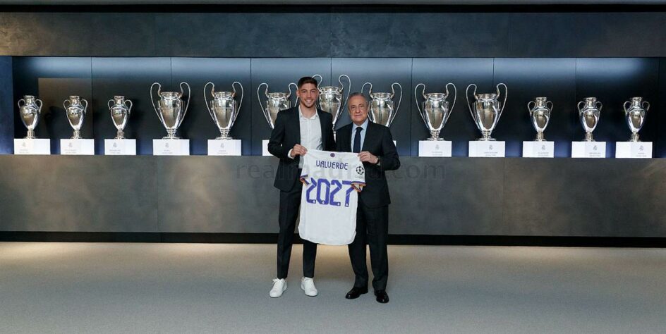 FECHADO - Após renovar o contrato de alguns nomes do elenco, o Real Madrid anunciou nesta terça-feira a prolongação do vínculo do meio-campista Federico Valverde. O jogador de 23 anos estendeu o acordo com o clube merengue por mais seis temporadas, até junho de 2027.