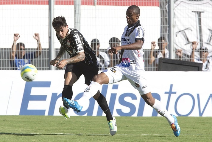 Fagner - 2/2/2014 - Ponte Preta 2 x 1 Corinthians - Campeonato Paulista.