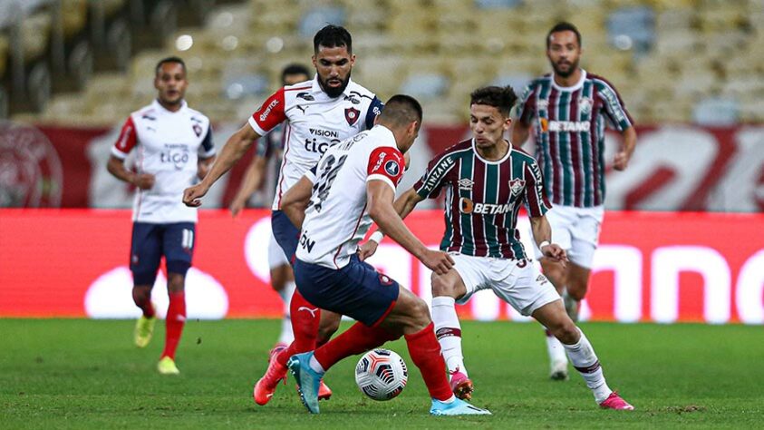 Cerro Porteño - Sobe: Aproveitou as brechas do Fluminense para construir jogadas de perigo e foram melhores em campo no segundo tempo / Desce: Sem precisão para finalizar, desperdiçaram chances de gols e não conseguiram evitar a eliminação.