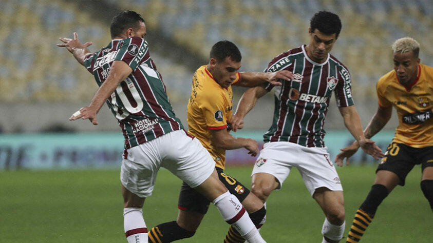 Barcelona-EQU - Sobe: Aproveitou as poucas oportunidades que teve para pressionar o Fluminense e equilibrar o placar. As substituições se mostraram eficazes. / Desce: Time sentiu o primeiro gol do Fluminense e voltou para a segunda etapa desorganizado. 