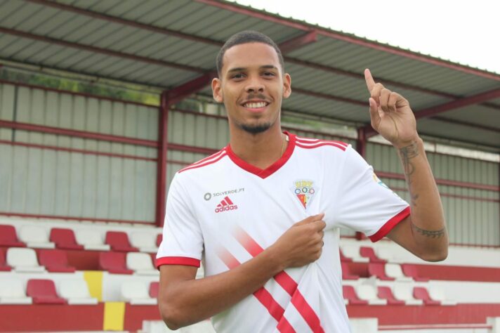 FECHADO - Gabriel Pereira está feliz. Depois de realizar uma bela temporada com o Volta Redonda, a cria do Voltaço se transferiu por empréstimo por duas temporadas ao Vilafranquense, clube da segunda divisão de Portugal. Gabriel autou em 20 jogos este ano pelo Volta Redonda, com um gol e duas assistências.