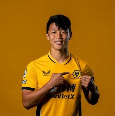 FECHADO - O Wolverhampton acertou a chegada por empréstimo do atacante Hee-chan Hwang, que estava no RB Leipzig.