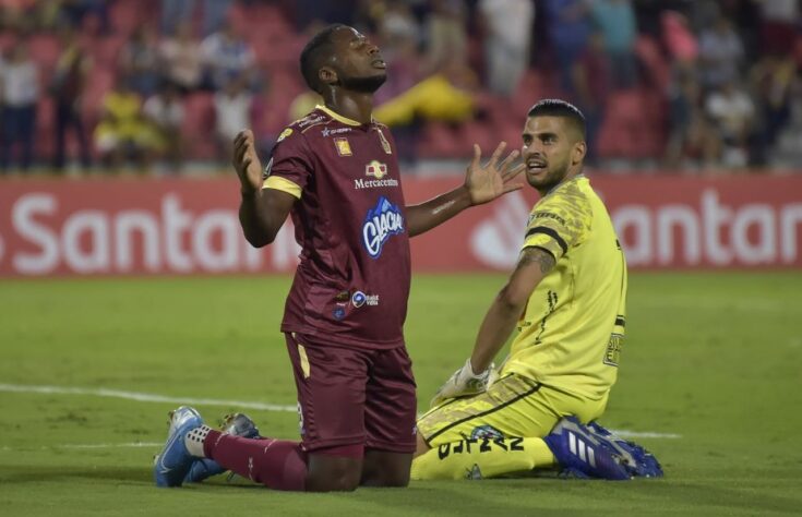 ESQUENTOU - O Tolima pode perder seu principal jogador nos próximos dias, trata-se de Jaminton Campaz, atacante de 21 anos, que já chamou a atenção de Fluminense, Flamengo e São Paulo, no início do ano. Mas, outros mercados também estão de olho na promessa colombiana.