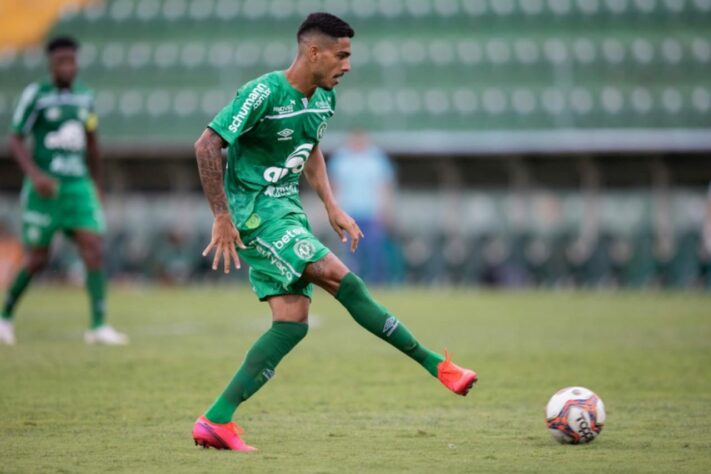 ESQUENTOU - Liberado pela diretoria da Chapecoense para procurar outro clube, o atacante Kaio Nunes parece que não vai ficar muito tempo desempregado. Vários clubes do Campeonato Brasileiro da Série B mostraram interesse na contratação do jogador, e novidades podem pintar nos próximos dias. 