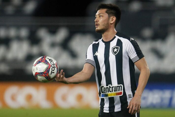 NEGOCIANDO - O Botafogo quer ficar com Luís Oyama, mas a coisa não está andando. A pedida feita pelo Mirassol para liberar o jogador é fora da realidade atual do Alvinegro. A diretoria do clube carioca pediu um prazo de uma semana a dez dias para apresentar uma nova proposta ao clube paulista com o intuito de comprar o meio-campista.